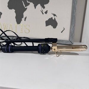 Hot tool curling iron